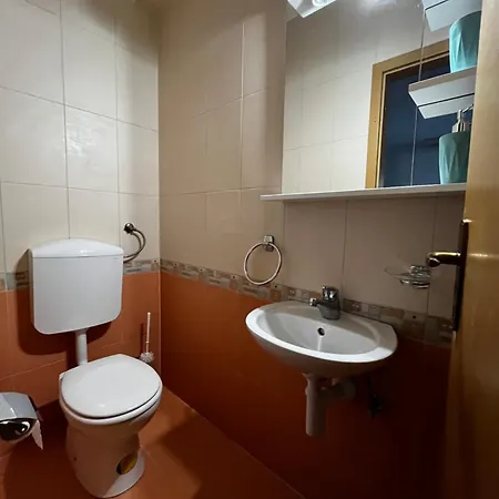 Gennie Apartment *
