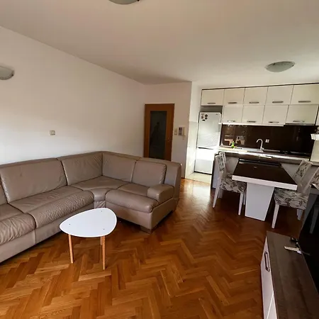 Gennie Apartment *